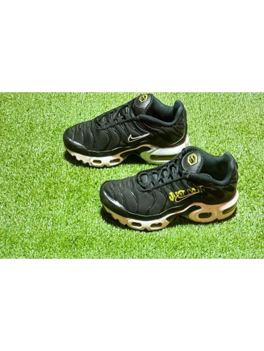 Nike Air Max Plus TN Black White Volt – Size 4Y
